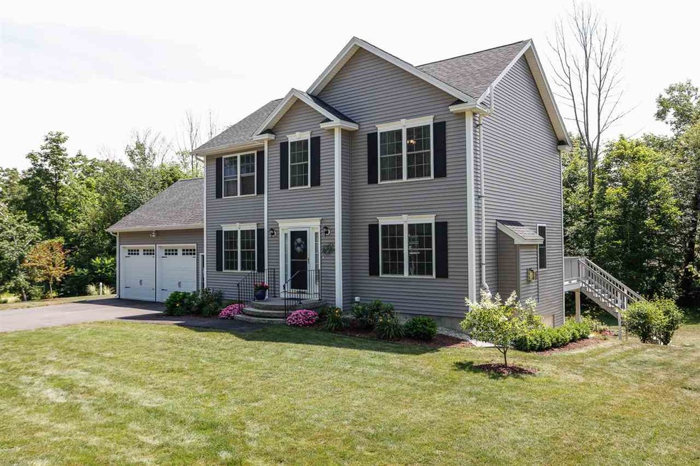 1025 Meadow Ln, Dunbarton, NH 03046 - photo 1