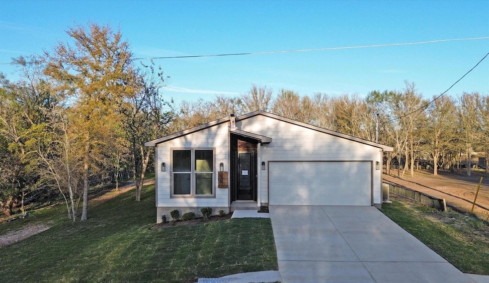 336 Nene Ln, Bastrop, TX 78602 - photo 1