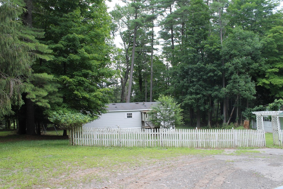 109 Glencrest Rd, Milford, PA 18337 - photo 1