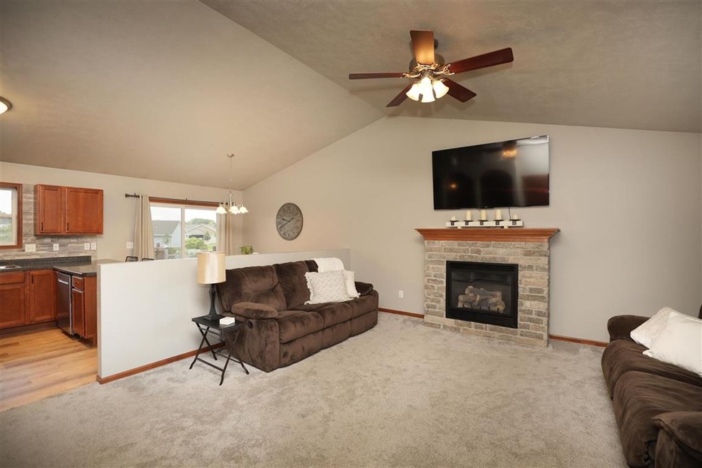 400 Emons Rd, Appleton, WI 54915 - photo 1