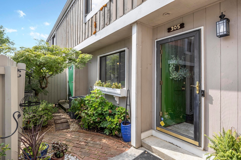 2025_08_August_800_Reads_Lake_Rd