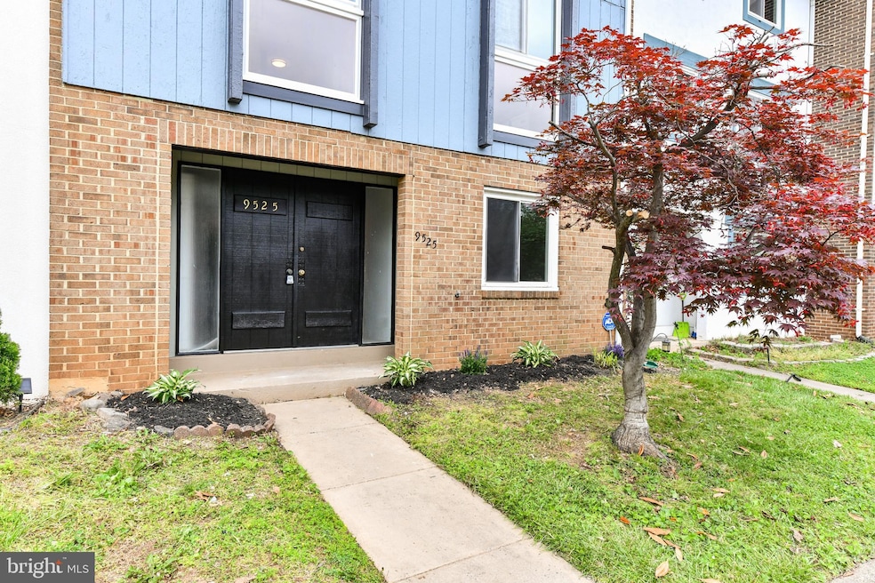 9525 Barcellona Ct, Fairfax, VA 22031 - photo 1