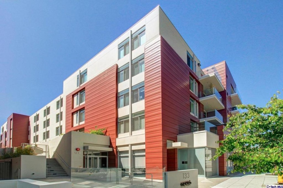 133 S Los Robles Ave unit 202, Pasadena, CA 91101 - photo 1