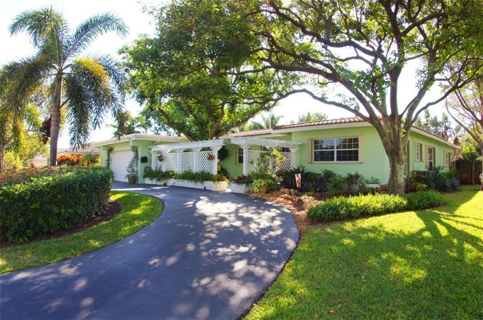 4/3 2CG located on an oversized, 110x100 ft lot in