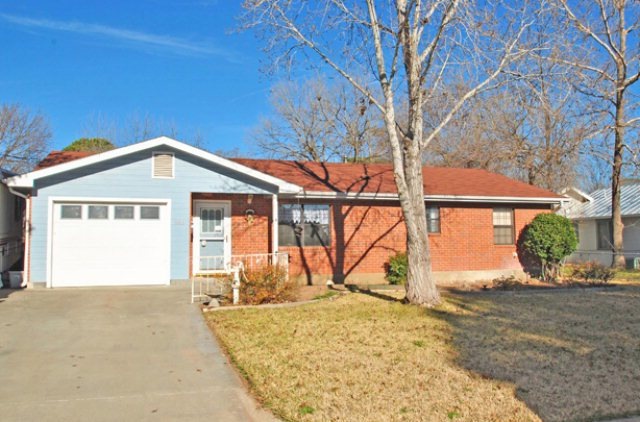 608 N Orange St, Fredericksburg, TX 78624 - photo 1