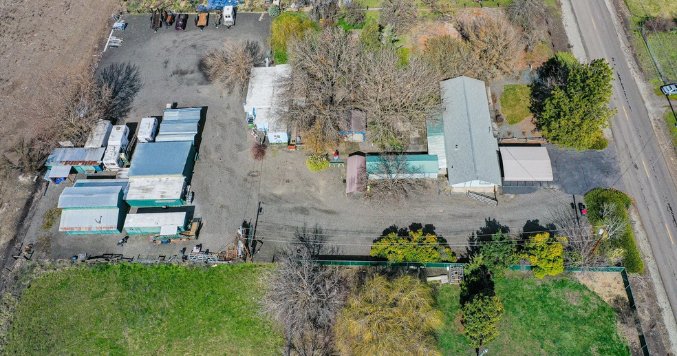 5157 Peace Ln, Central Point, OR 97502 - photo 1