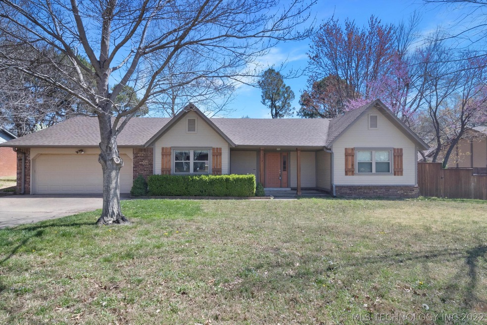1022 N Faulkner Dr, Claremore, OK 74017 - photo 1