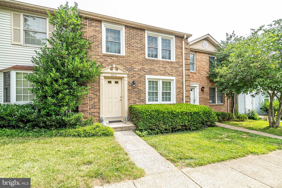 6812 Hutchison St, Falls Church, VA 22043 - photo 1