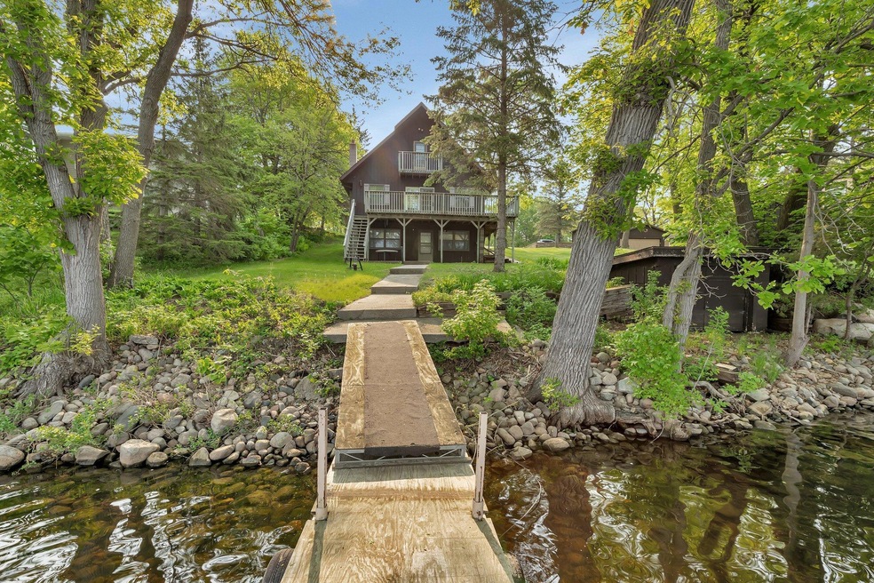 Lake life is calling you home!!