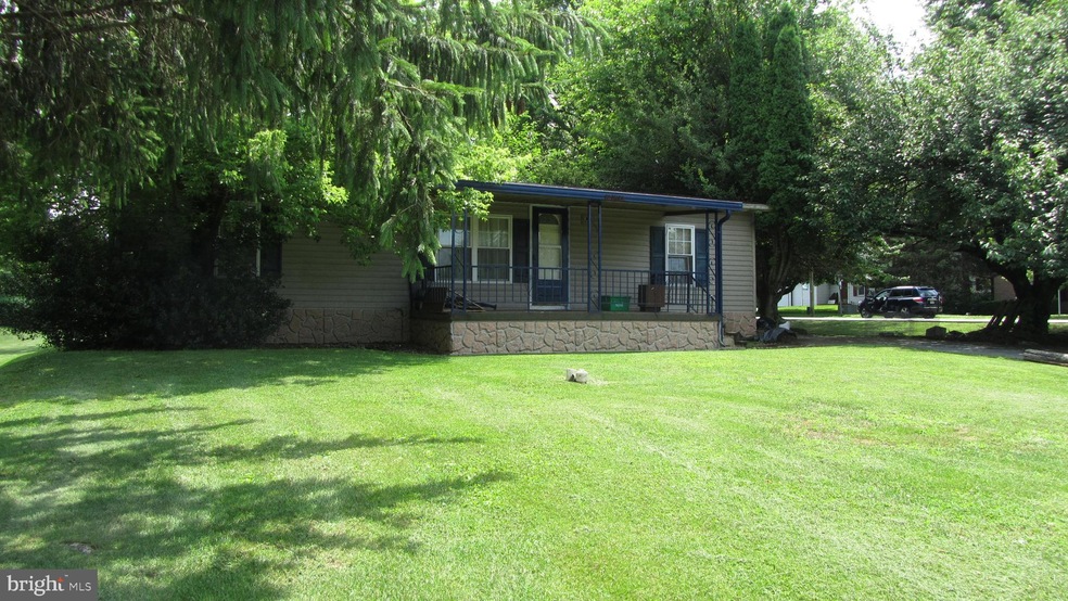 40 W Main St, Leola, PA 17540 - photo 1