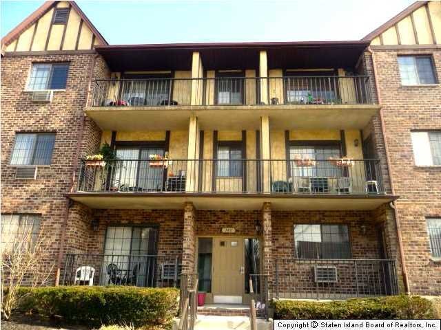 140 Devon Loop unit 10, Staten Island, NY 10314 - photo 1