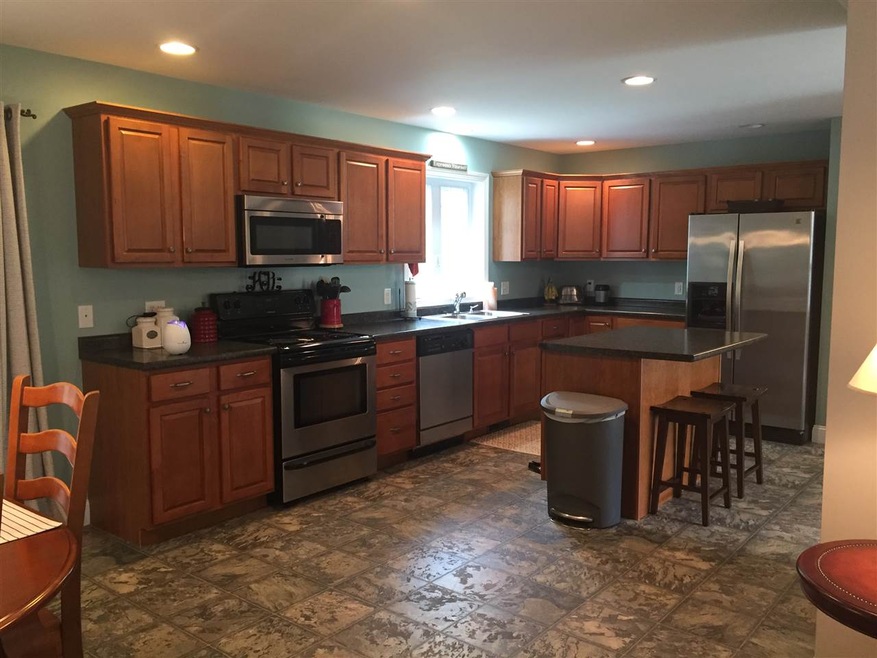 510 Ashley Dr, Pembroke, NH 03275 - photo 1