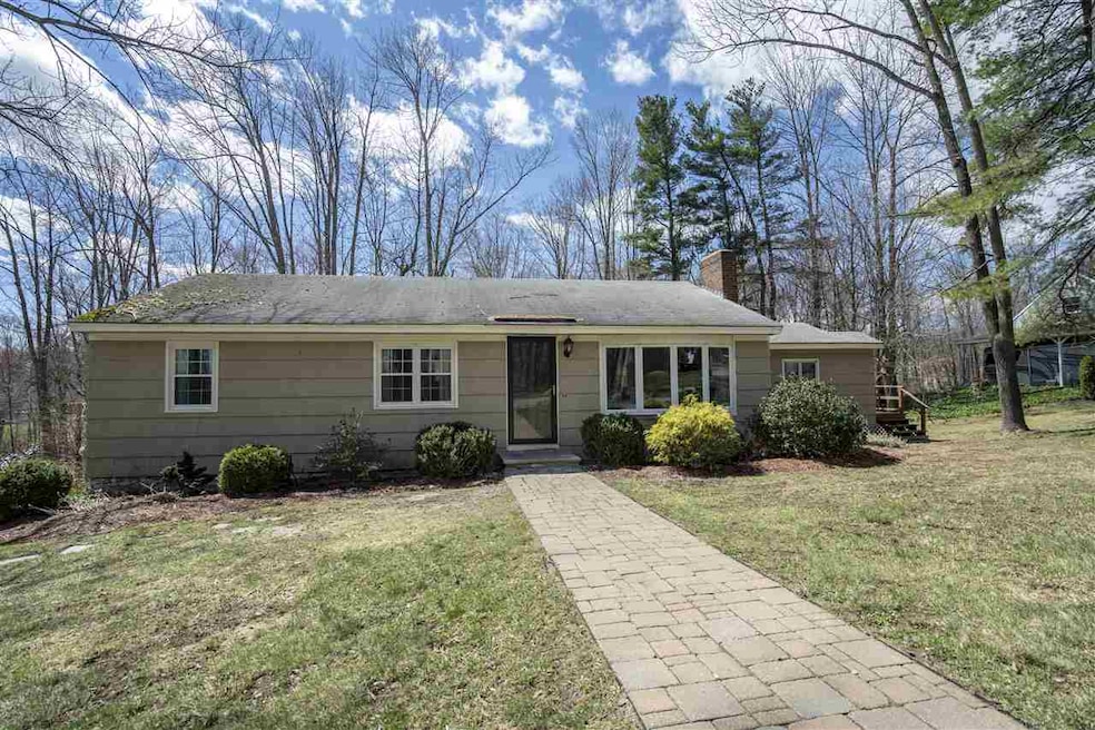 7 Woodlawn Ave, Atkinson, NH 03811 - photo 1