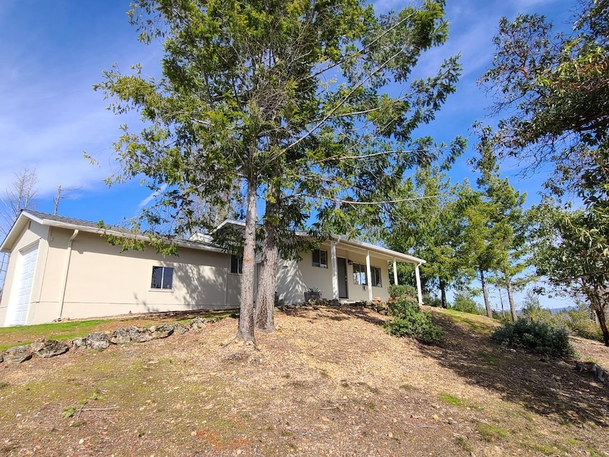 Sold $900,000 • Co-Listing Agent