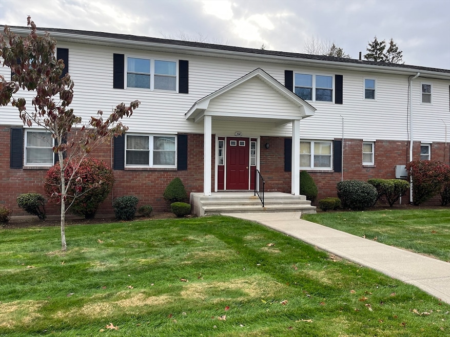 114 Colonial Cir unit C, Chicopee, MA 01020 - photo 1