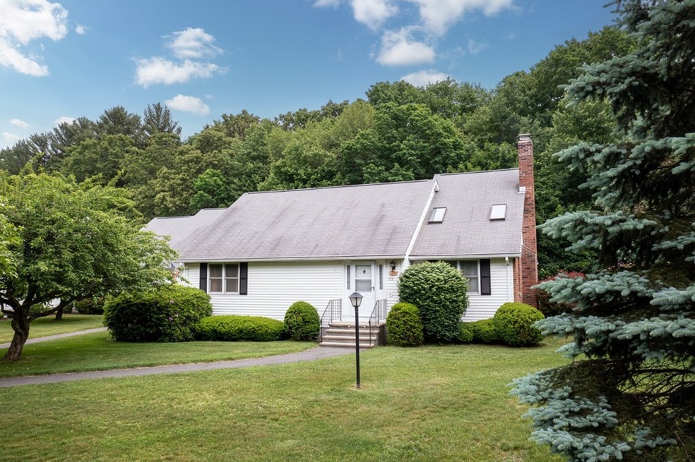 123 Oldefield Farms unit 123, Enfield, CT 06082 - photo 1