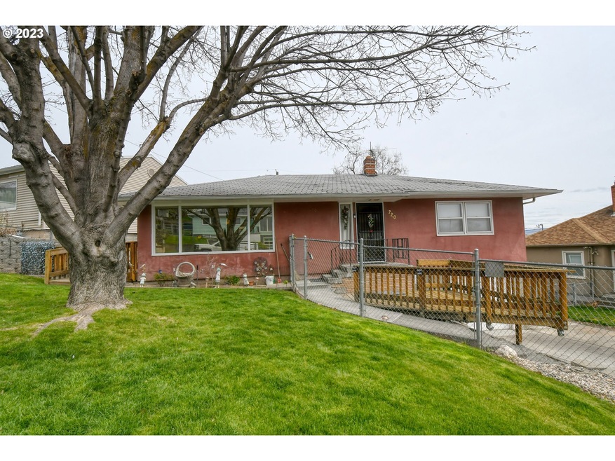 720 NW 11th St, Pendleton, OR 97801 - photo 1