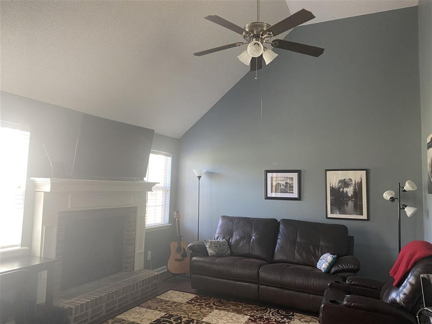 1217 Candlwyck Dr, Warner Robins, GA 31088 - photo 1