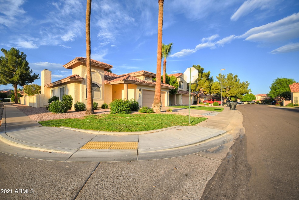 9102 E Laurel ln