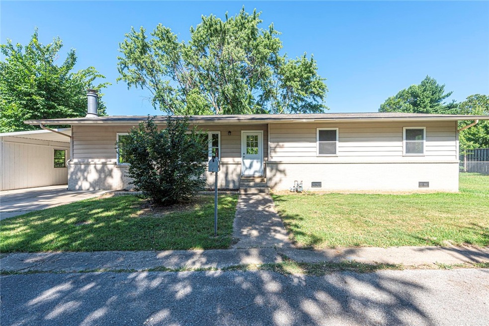 216 Kennan St, Prairie Grove, AR 72753 - photo 1