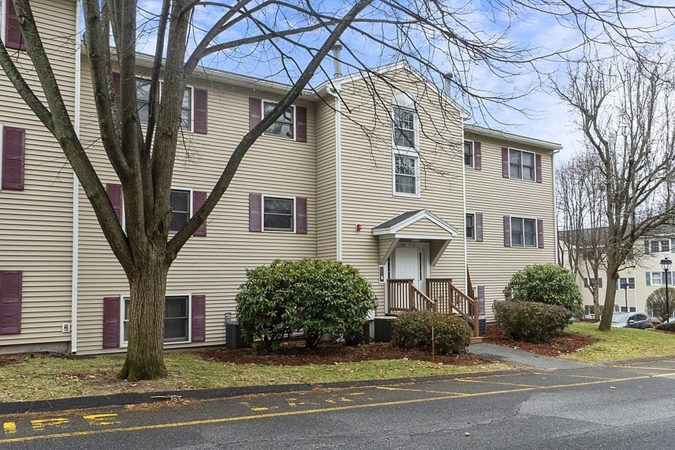 367 Aiken Ave unit 11, Lowell, MA 01850 - photo 1