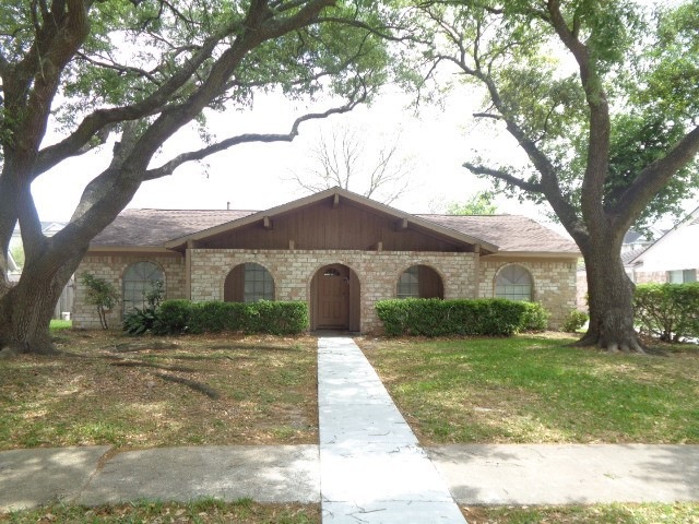 11903 Sagecliff Dr, Houston, TX 77089 - photo 1