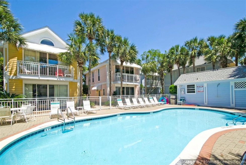 Nantucket Cottages Community Pool