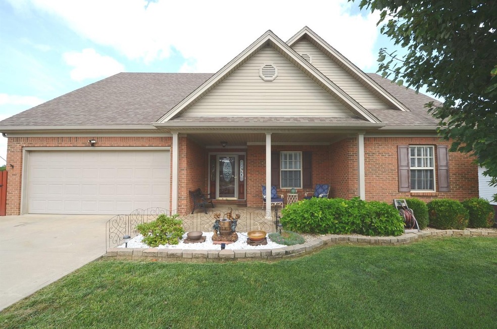 429 Cresthill Dr, Harrodsburg, KY 40330 - photo 1