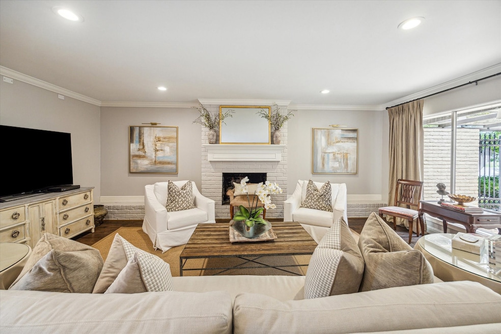 10307 Shady River Dr, Houston, TX 77042 - photo 1