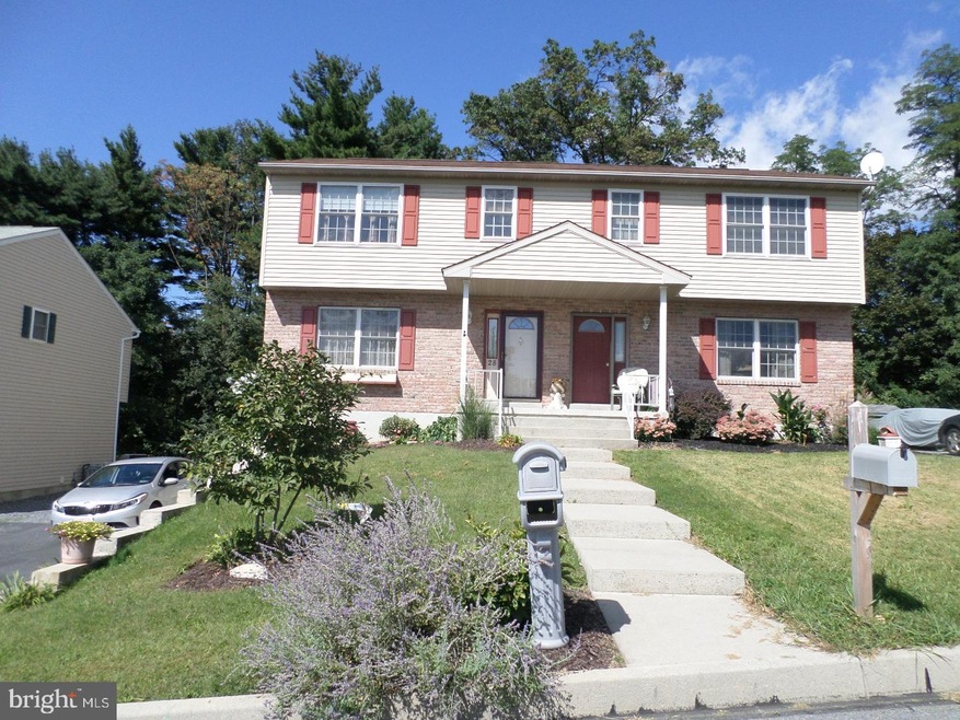 28 Quinter Ln, Temple, PA 19560 - photo 1