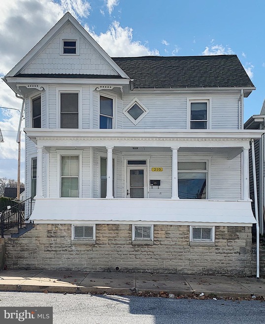 210 Park St, Waynesboro, PA 17268 - photo 1