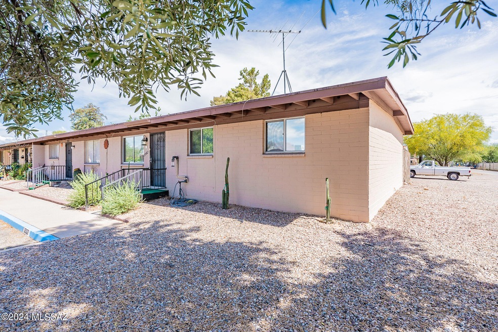 Welcome to 3902 N. Pomona Rd