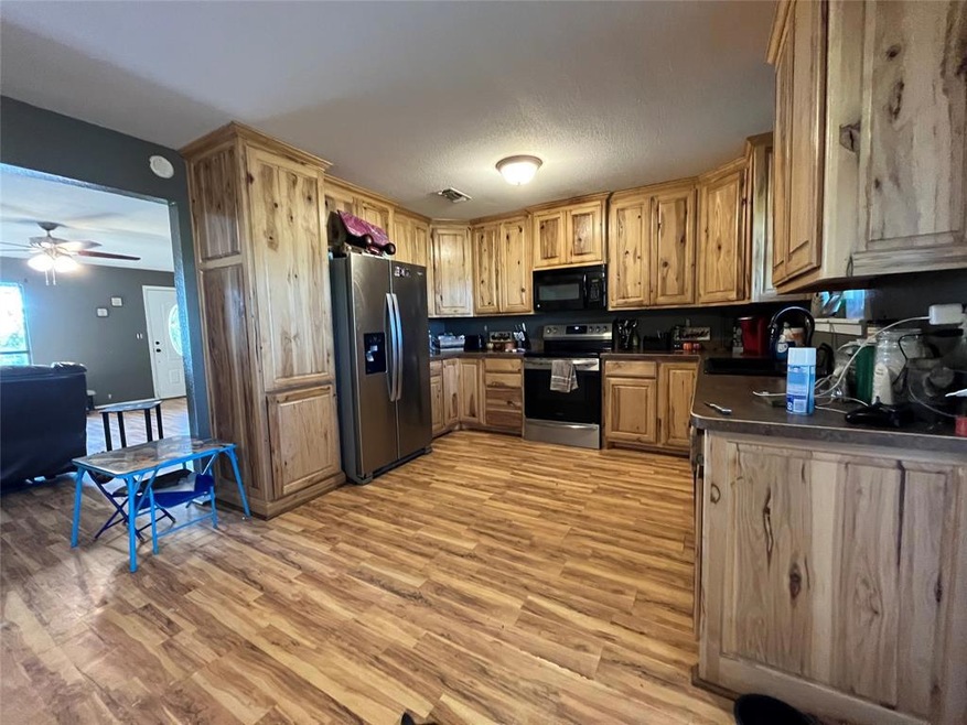 124 County Road 423, Comanche, TX 76442 - photo 1