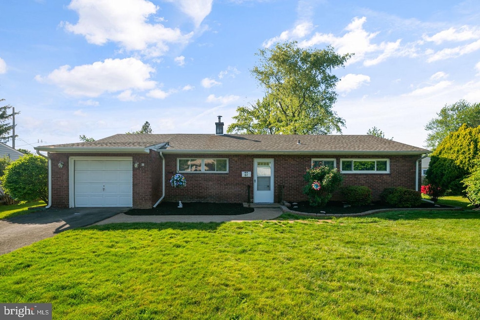 61 Idlewild Rd, Levittown, PA 19057 - photo 1