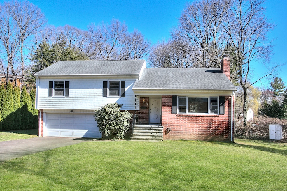 Welcome to 8 Old Lantern Place!