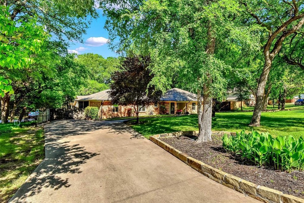 WELCOME HOME ENTRY TO 1612 NORWOOD ST. !