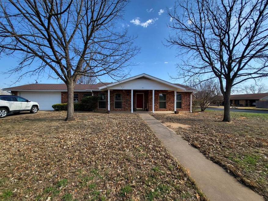 1401 N Orange St, Fredericksburg, TX 78624 - photo 1