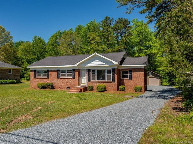 Beautiful freshly updated full brick Ranch home
