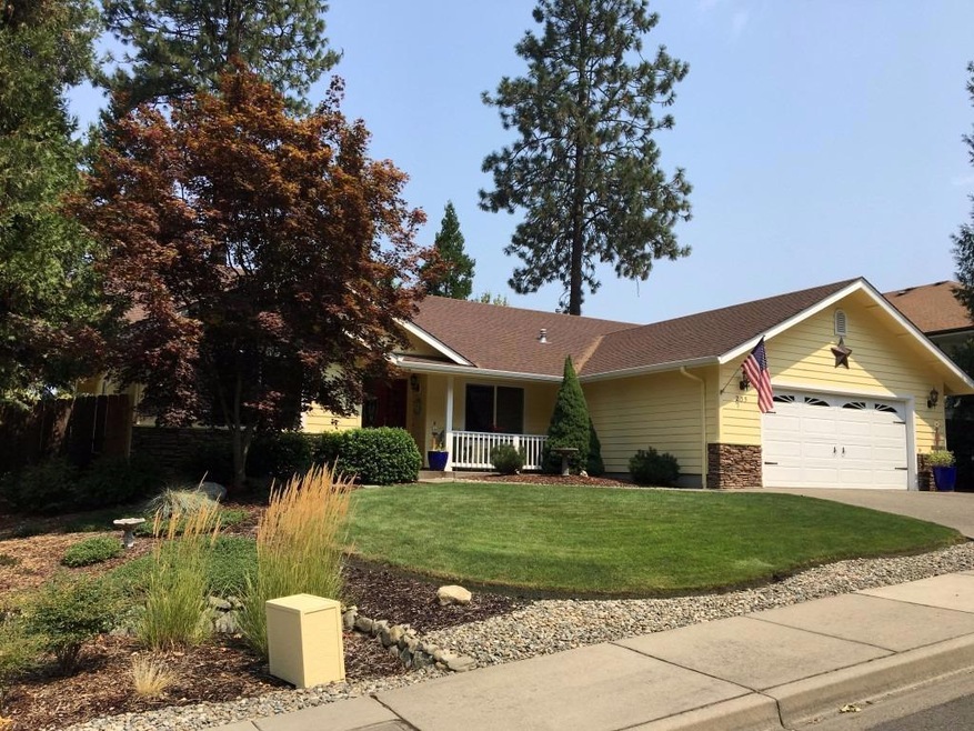 235 Curtis Dr, Grants Pass, OR 97527 - photo 1