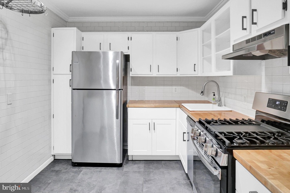 Kenwood Condominium, Bethesda, MD 20816 - photo 1