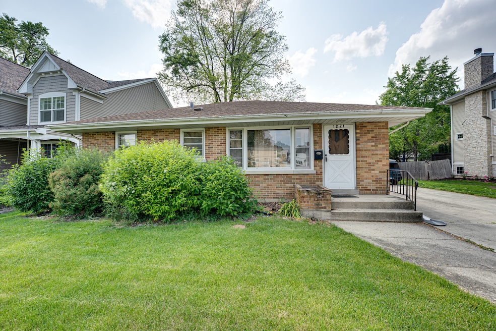 1221 N Webster St, Naperville, IL 60563 - photo 1