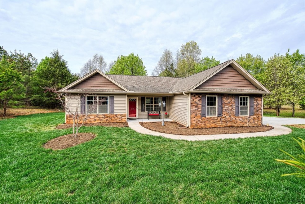 5.1 acres - Five Forks!