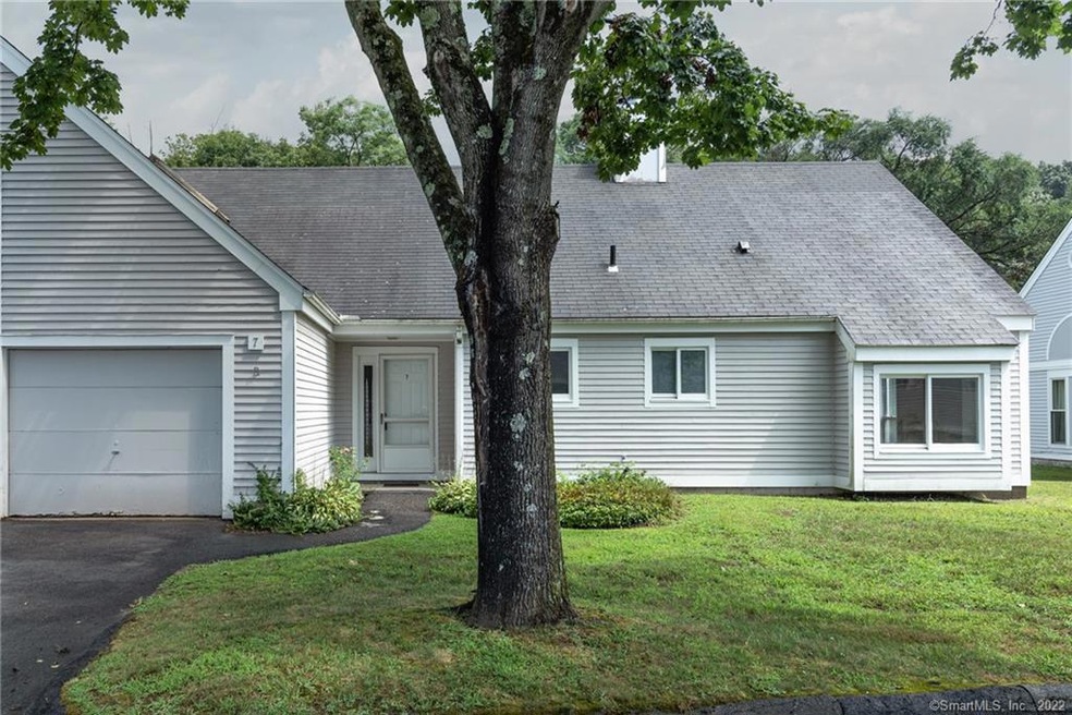 7 Woodbury Place, Woodbury, CT 06798 - photo 1