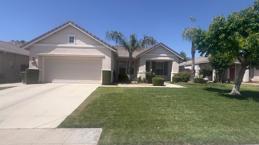 5221 E Byrd Ave, Fresno, CA 93725 - photo 1