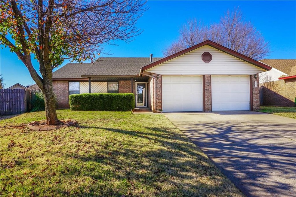 1300 Silver Maple Ln, Noble, OK 73068 - photo 1