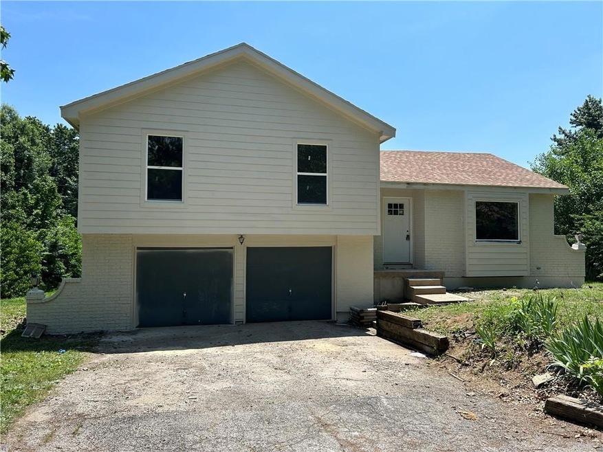 5625 Meadow Sweet Ln, Shawnee, KS 66226 - photo 1