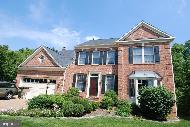 2075 Madrillon Rd, Vienna, VA 22182 - photo 1