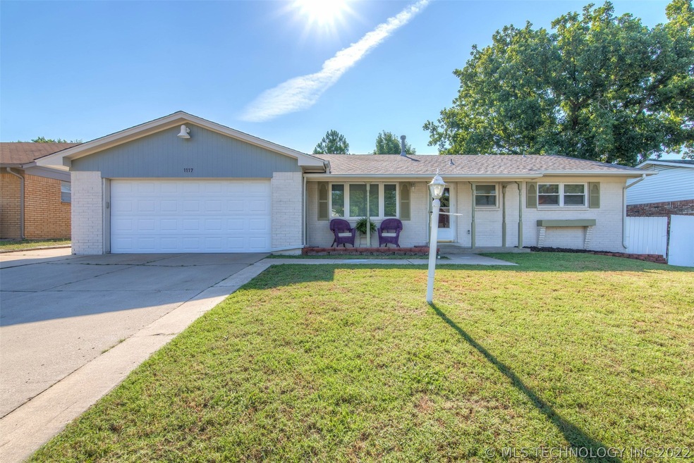 1117 N Gum Ave, Broken Arrow, OK 74012 - photo 1