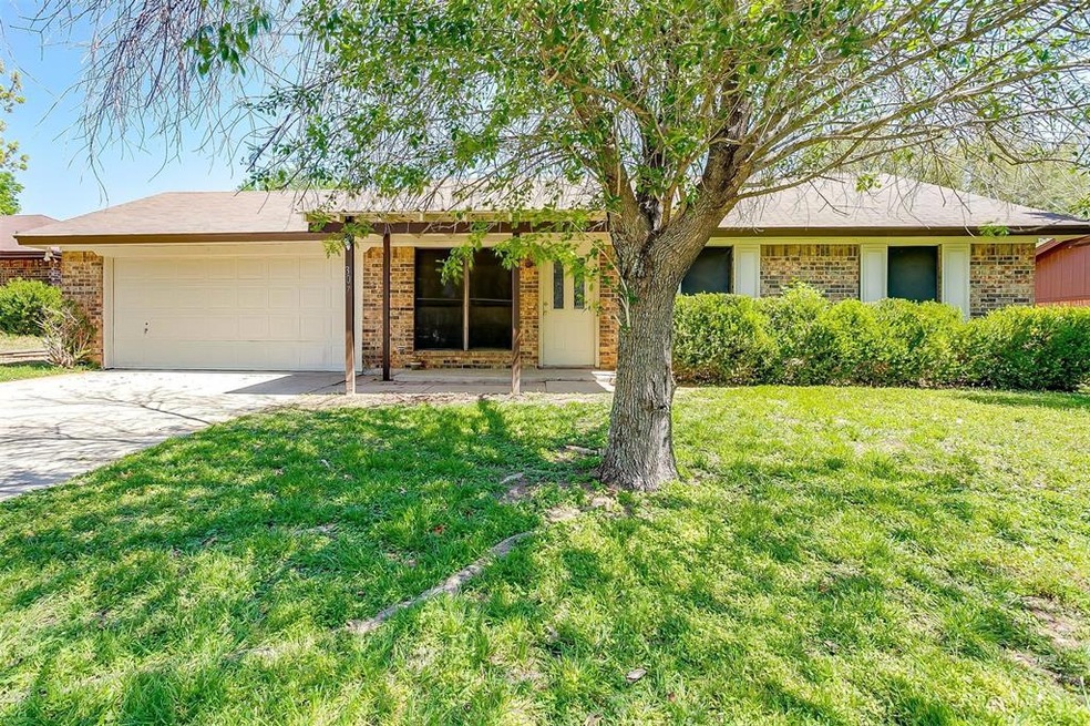 307 Cherry St, Weatherford, TX 76086 - photo 1