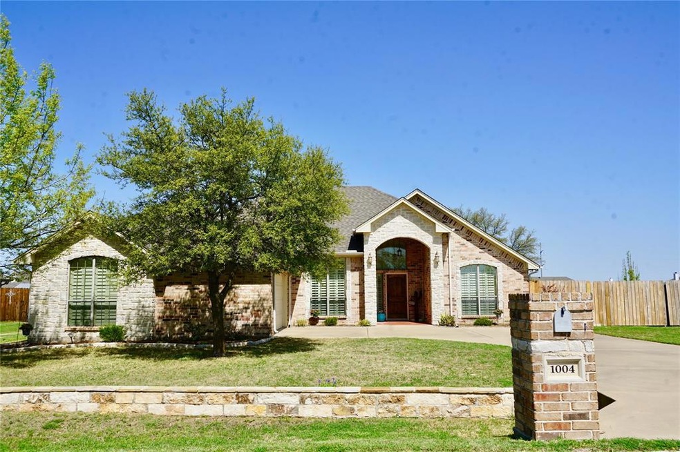 1004 Winding Rd, Granbury, TX 76049 - photo 1